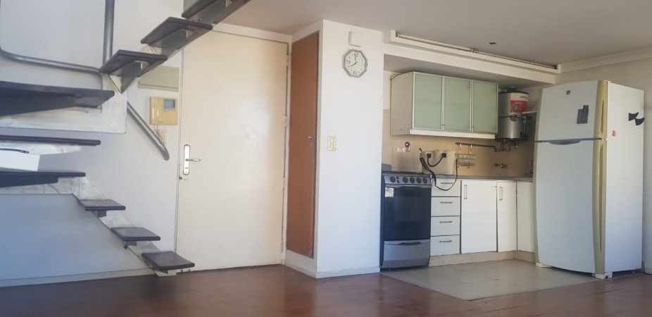 RETASADO! MODERNO DTO. 2 AMB. TIPO LOFT CON COCHERA FIJA, A MTS. DE AV