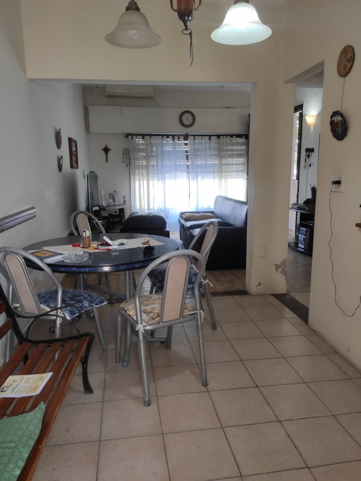 CASA DE 4 AMBIENTES, LOTE PROPIO, CON PATIO Y TERRAZA, A MTS AV LOS CORRALES