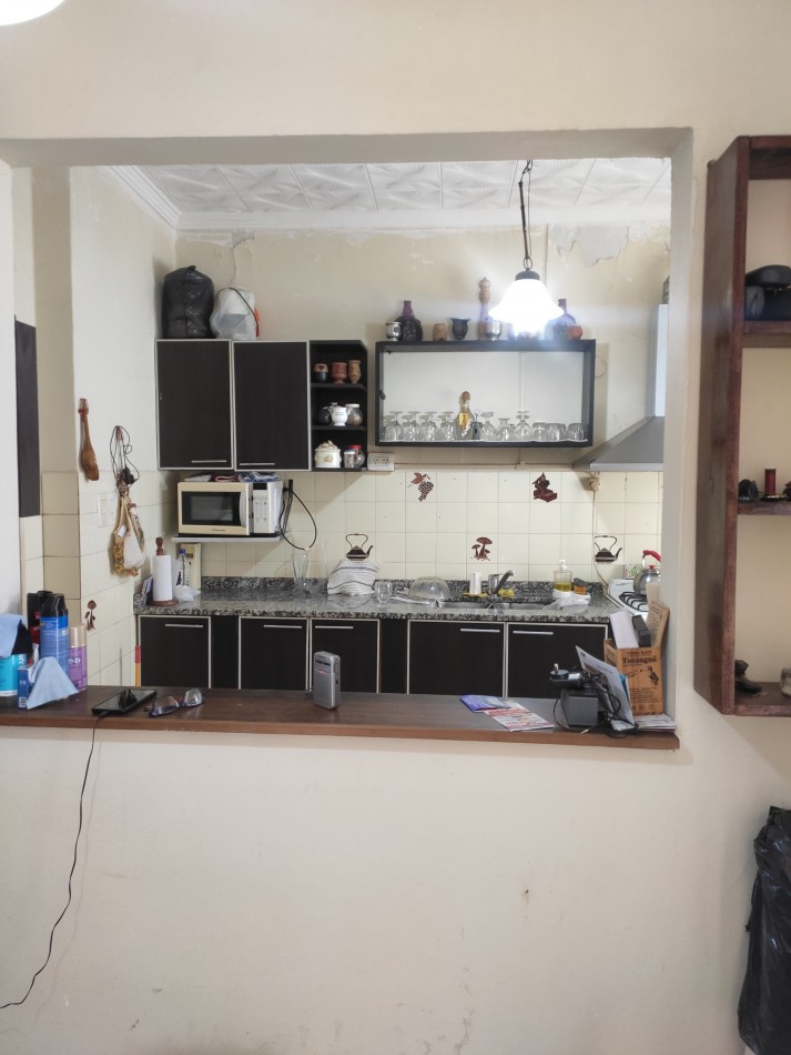 CASA DE 4 AMBIENTES, LOTE PROPIO, CON PATIO Y TERRAZA, A MTS AV LOS CORRALES