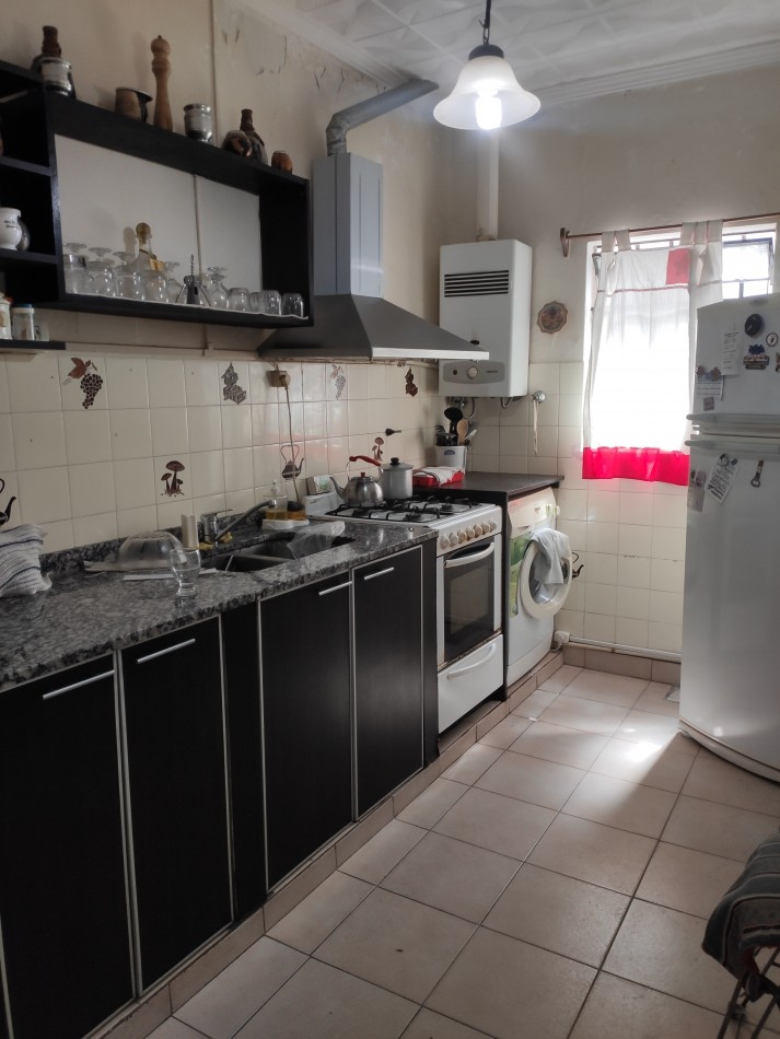 CASA DE 4 AMBIENTES, LOTE PROPIO, CON PATIO Y TERRAZA, A MTS AV LOS CORRALES