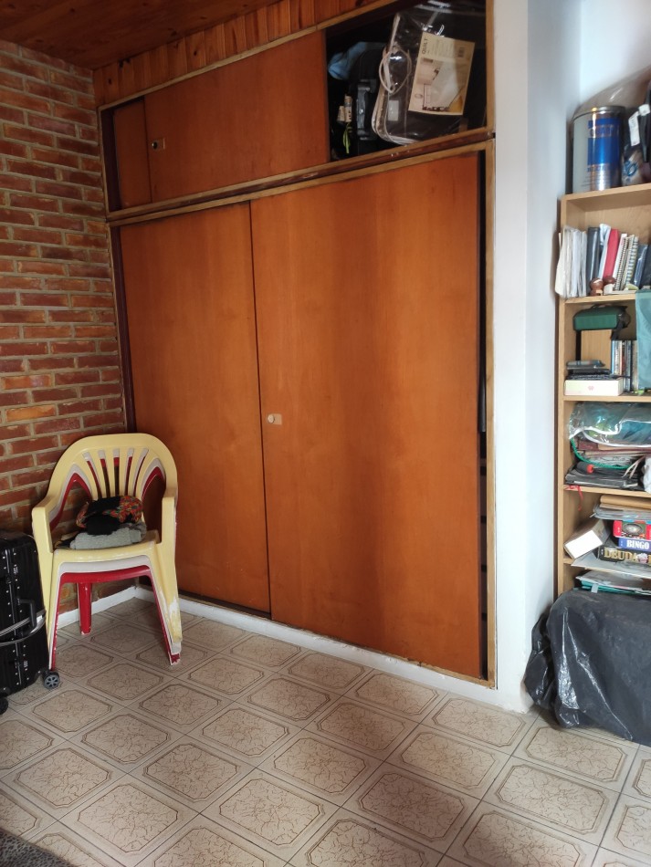 CASA DE 4 AMBIENTES, LOTE PROPIO, CON PATIO Y TERRAZA, A MTS AV LOS CORRALES