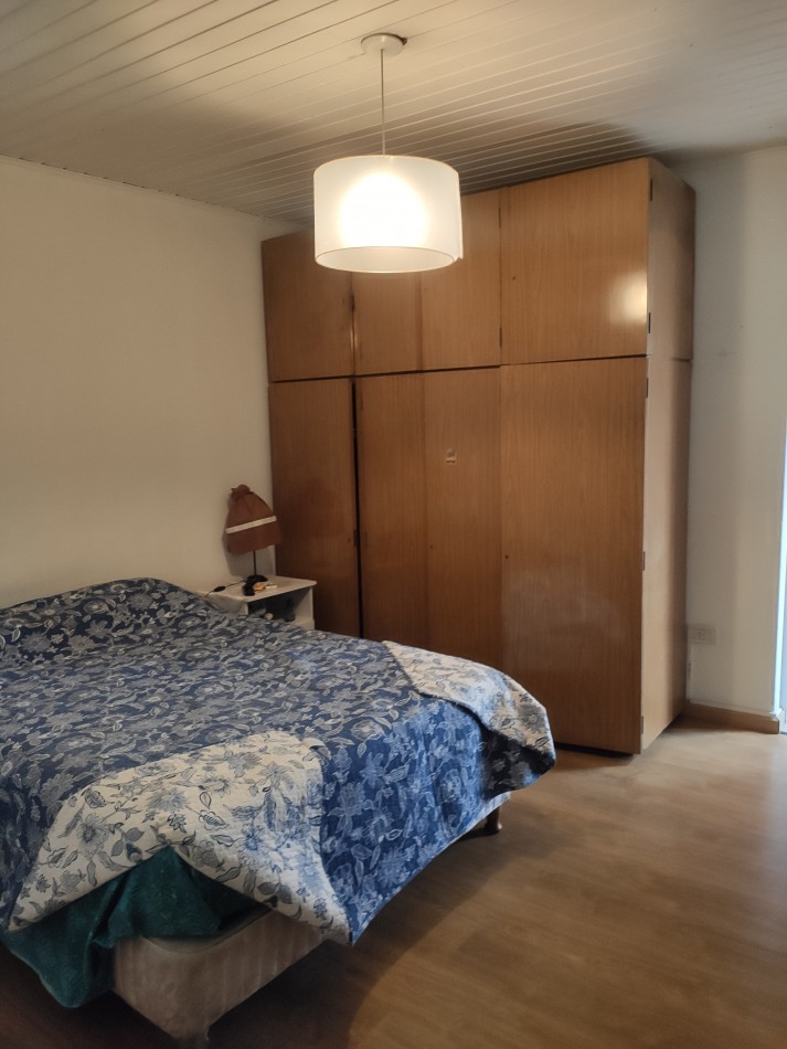 CASA DE 4 AMBIENTES, LOTE PROPIO, CON PATIO Y TERRAZA, A MTS AV LOS CORRALES