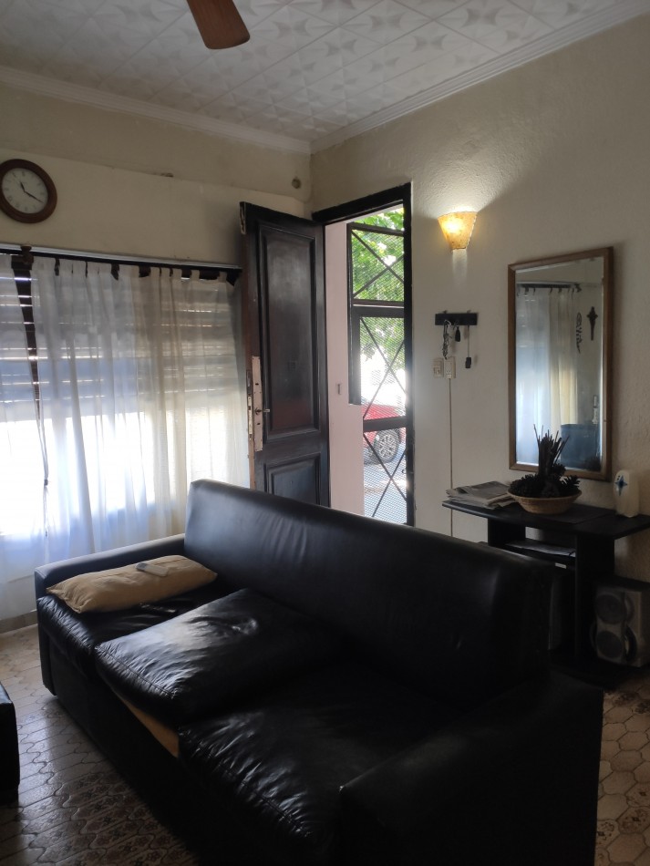 CASA DE 4 AMBIENTES, LOTE PROPIO, CON PATIO Y TERRAZA, A MTS AV LOS CORRALES
