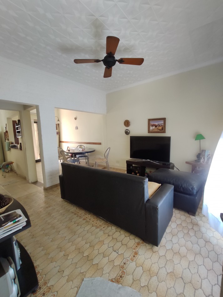 CASA DE 4 AMBIENTES, LOTE PROPIO, CON PATIO Y TERRAZA, A MTS AV LOS CORRALES