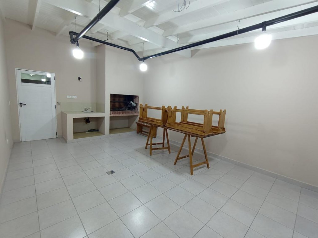 DEPARTAMENTO 2 AMBIENTES CON COCHERA EN EXCELENTE ESTADO