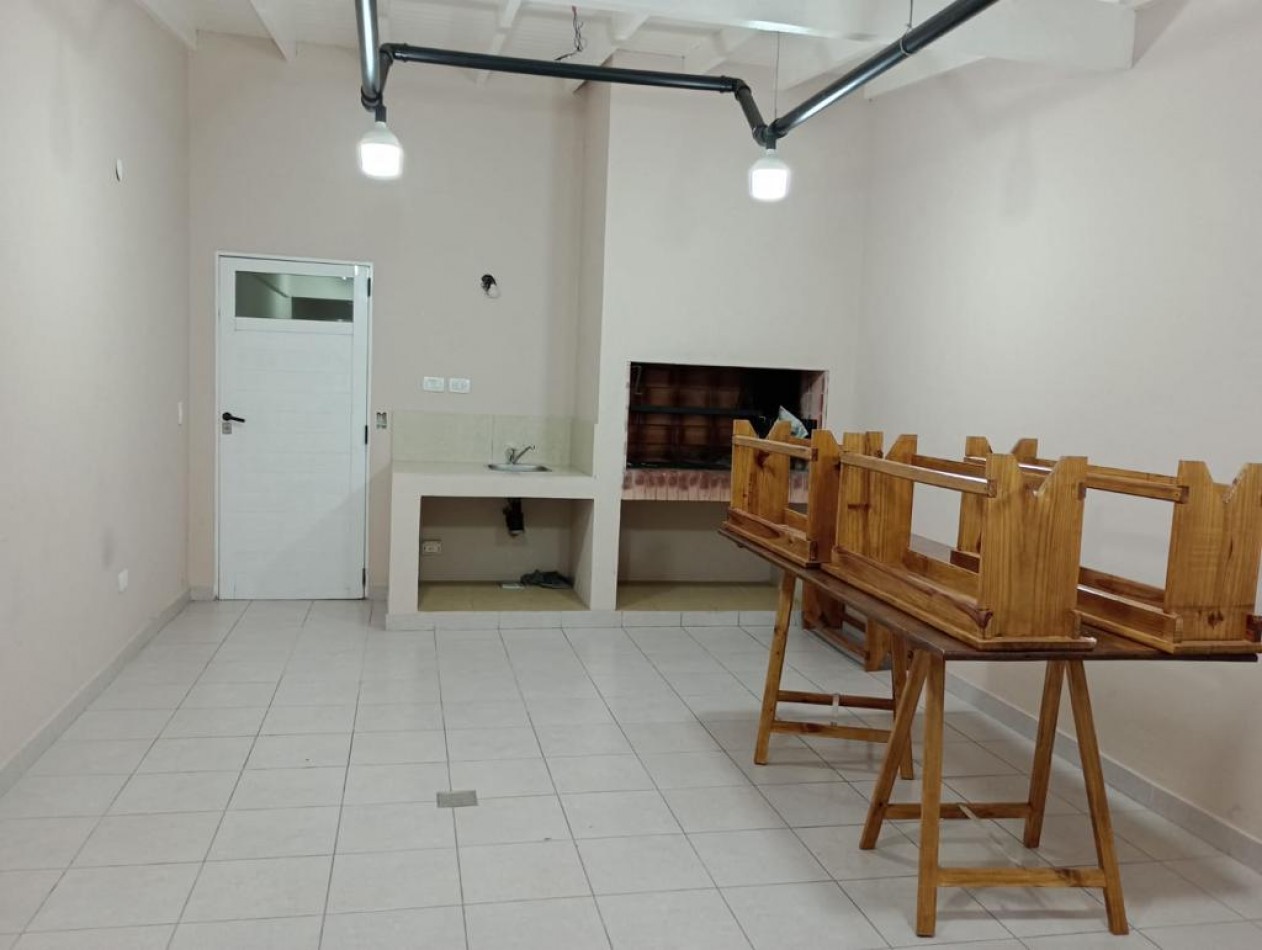 DEPARTAMENTO 2 AMBIENTES CON COCHERA EN EXCELENTE ESTADO