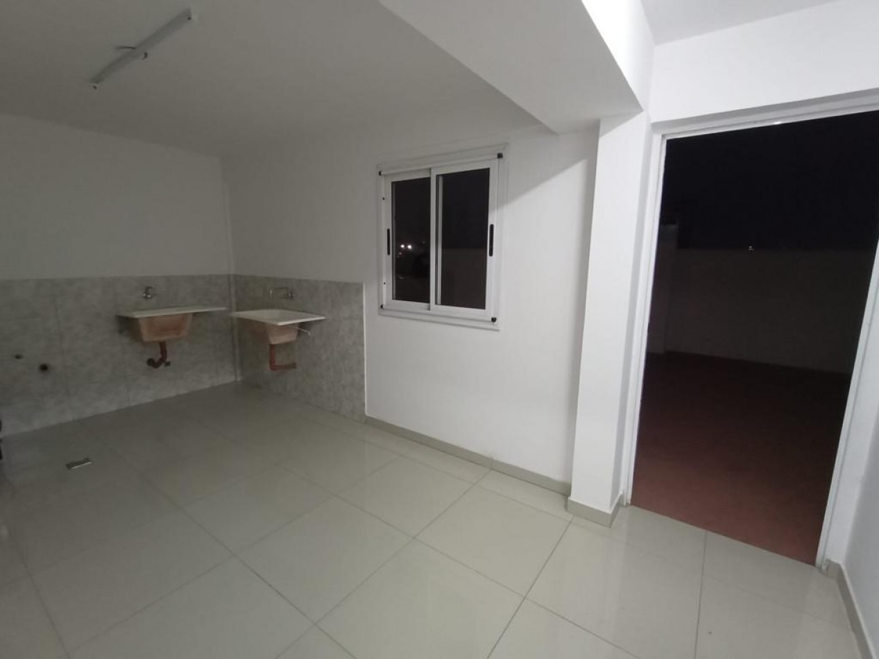 DEPARTAMENTO 2 AMBIENTES CON COCHERA EN EXCELENTE ESTADO