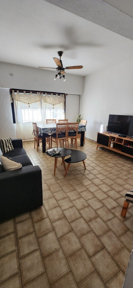 TIPO CASA EN PLANTA BAJA DE 3 AMB CON PATIO Y COCHERA
