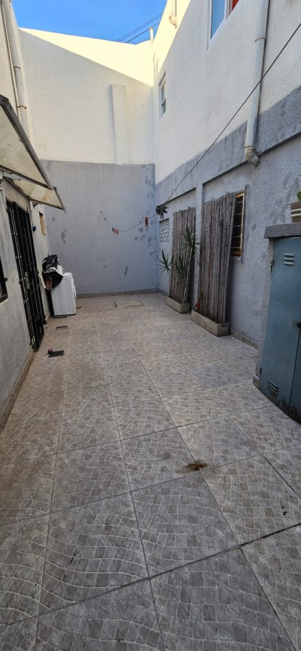 TIPO CASA EN PLANTA BAJA DE 3 AMB CON PATIO Y COCHERA