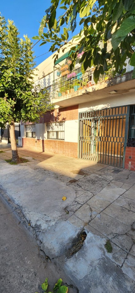 TIPO CASA EN PLANTA BAJA DE 3 AMB CON PATIO Y COCHERA
