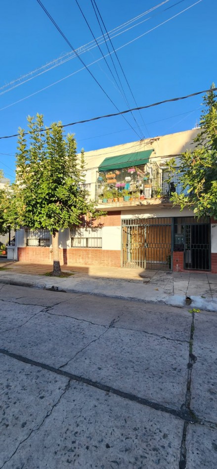 TIPO CASA EN PLANTA BAJA DE 3 AMB CON PATIO Y COCHERA