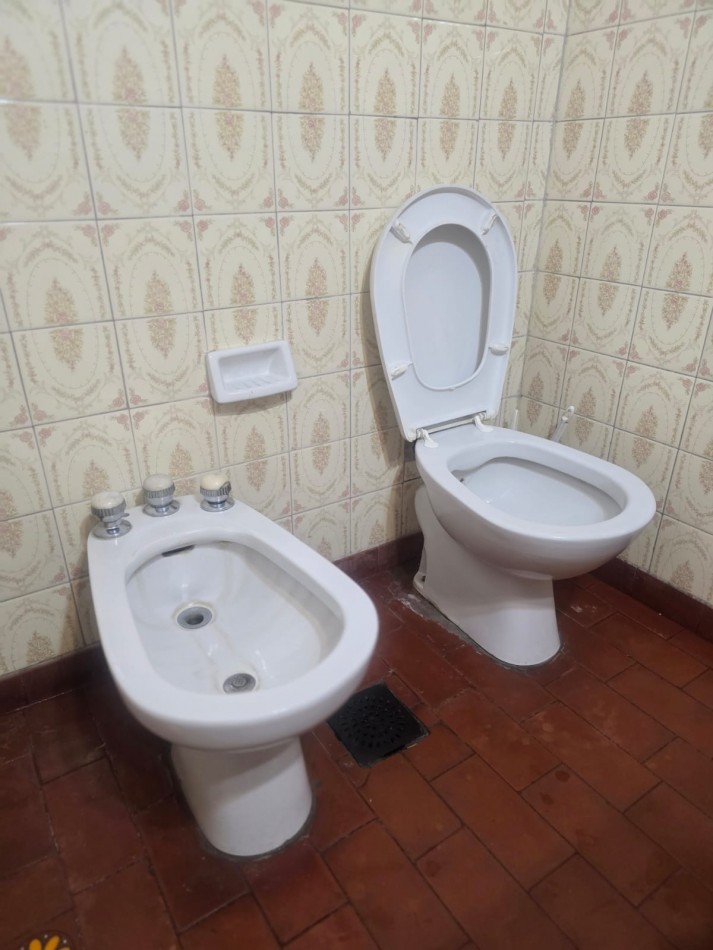 CASA  3 AMBIENTES MAS DTO.,  LOTE 30MTS, IDEAL CONSTRUCTOR