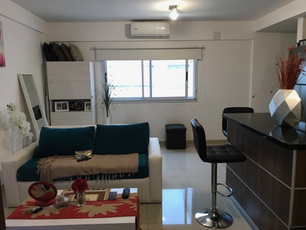 DEPARTAMENTO 2 AMBIENTES CON COCHERA EN EXCELENTE ESTADO