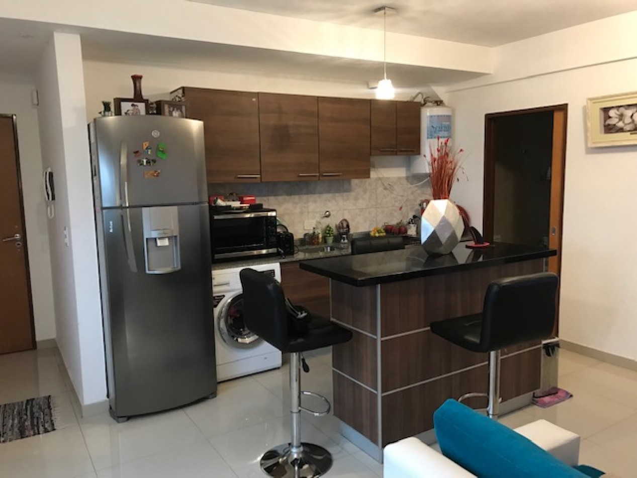 DEPARTAMENTO 2 AMBIENTES CON COCHERA EN EXCELENTE ESTADO