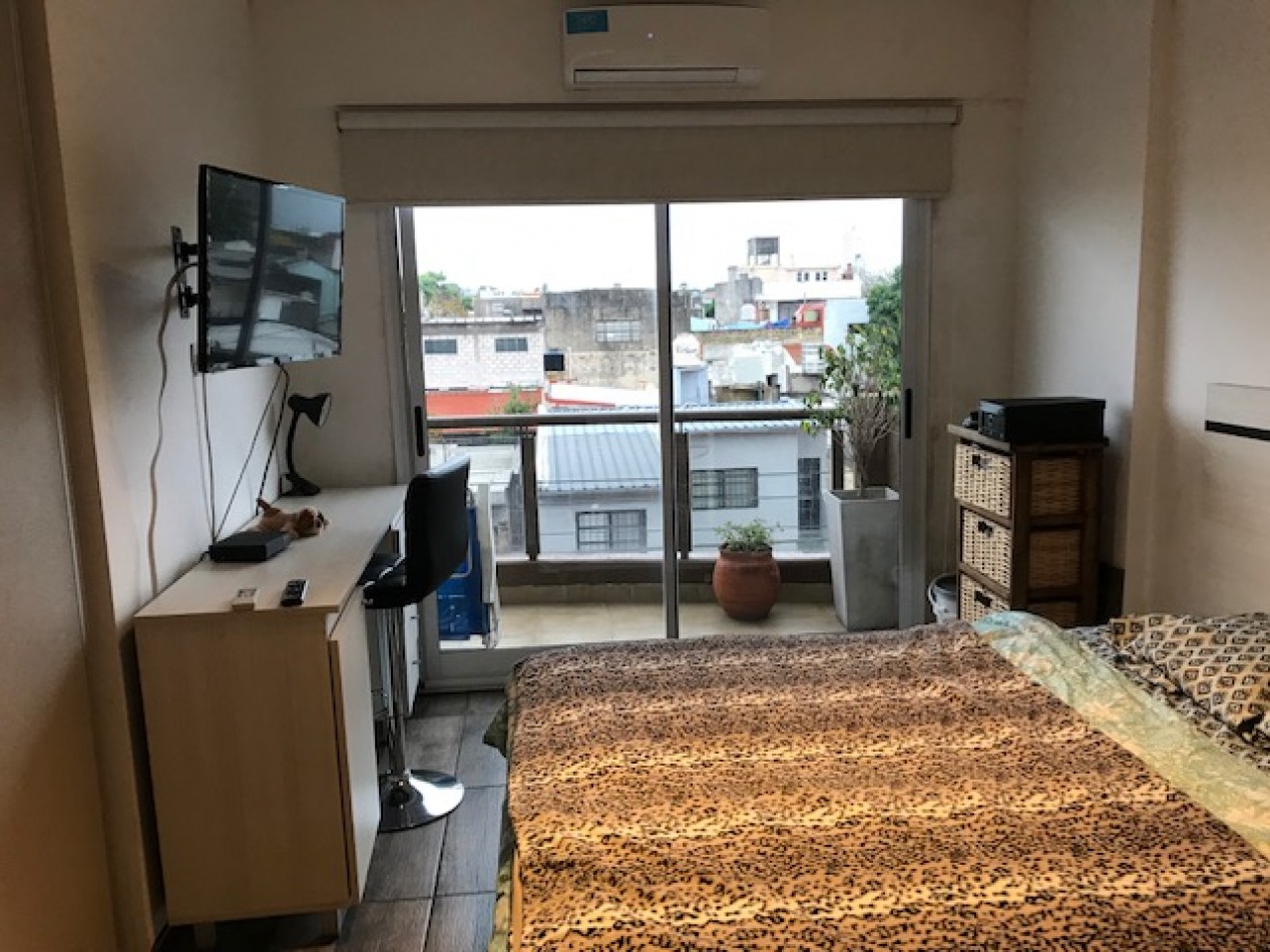 DEPARTAMENTO 2 AMBIENTES CON COCHERA EN EXCELENTE ESTADO