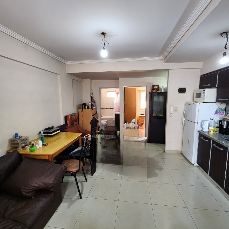DEPARTAMENTO DE 2 AMB CON BALCON AL C/FTE A MTS. DE PLAZA LOS ANDES
