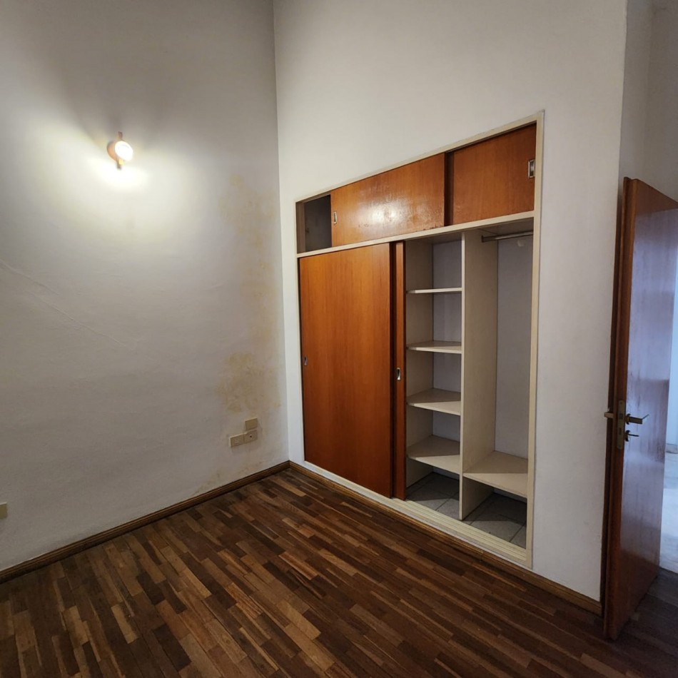HERMOSA CASA, EN BARRIO UNO EZEIZA, 3 AMBIENTES CON GARAJE Y FONDO LIBRE