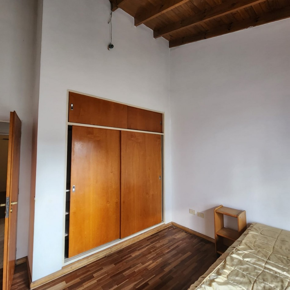 HERMOSA CASA, EN BARRIO UNO EZEIZA, 3 AMBIENTES CON GARAJE Y FONDO LIBRE