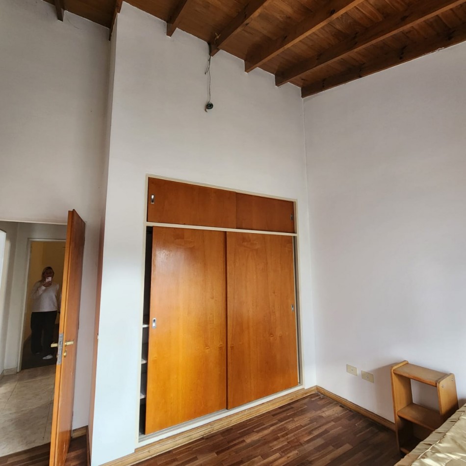HERMOSA CASA, EN BARRIO UNO EZEIZA, 3 AMBIENTES CON GARAJE Y FONDO LIBRE