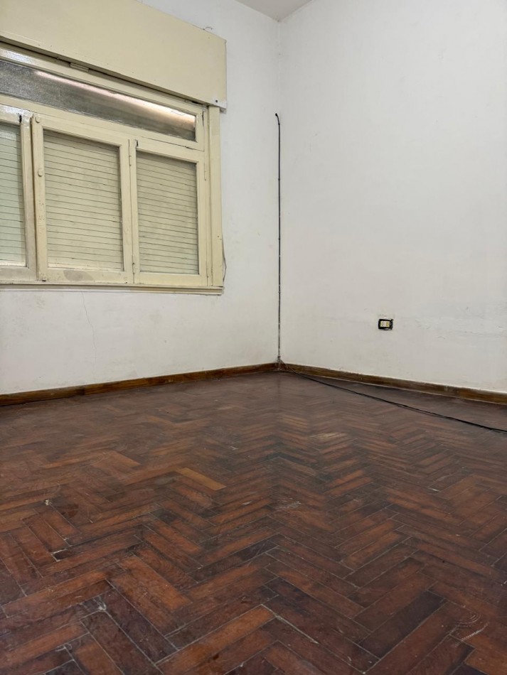 TIPO CASA DE 3 AMBIENTES PLANTA BAJA AL FRENTE
