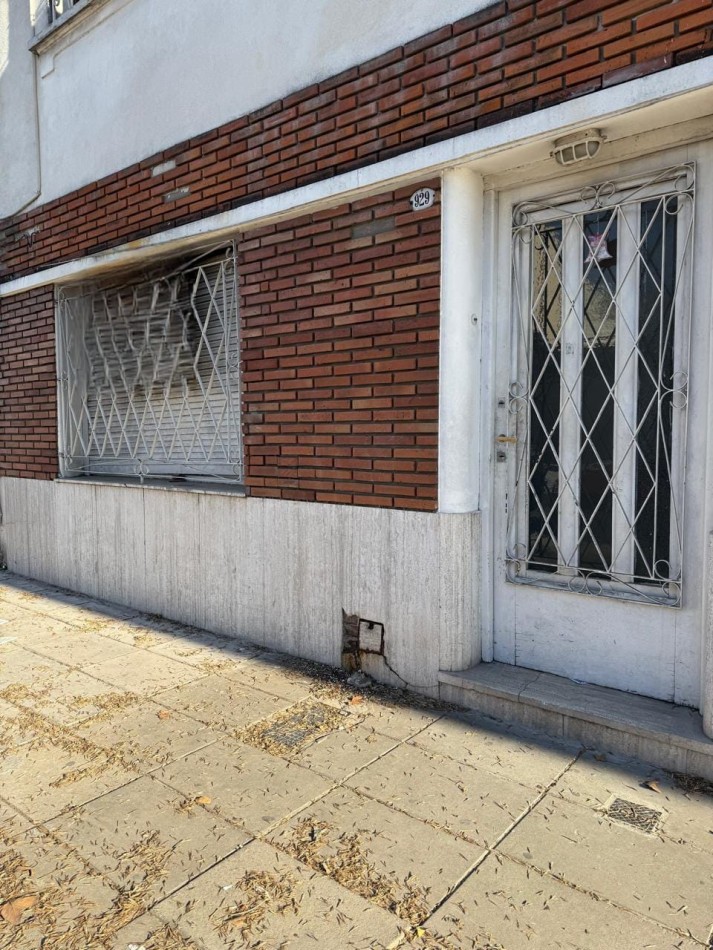 TIPO CASA DE 3 AMBIENTES PLANTA BAJA AL FRENTE