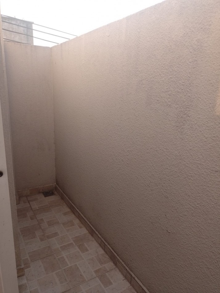 DEPARTAMENTO TIPO DUPLEX DE 4 AMB. PRIMER PISO AL FRENTE