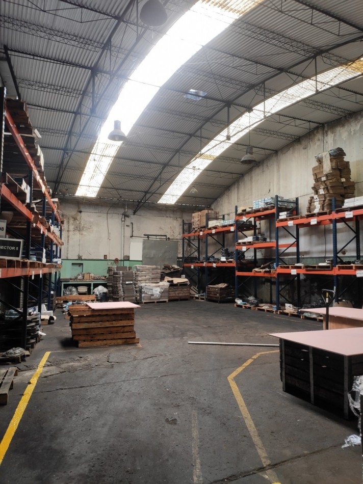 GALPON 500 M2 A METROS  DE AV. J. B. ALBERDI AL 7.000. NUEVO VALOR !!!