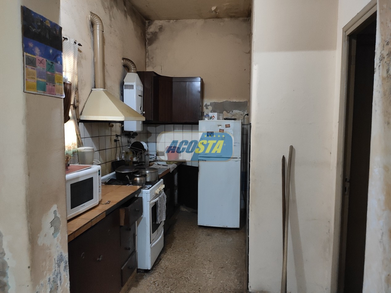 CASA 4 AMBIENTES A RECICLAR CON GARAJE, PATIO Y TERRAZA