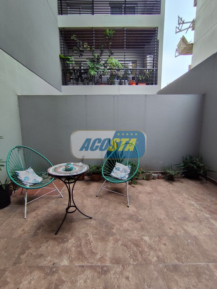DEPARTAMENTO 2 AMB CON PATIO, SOBRE AV. J. B ALBERDI