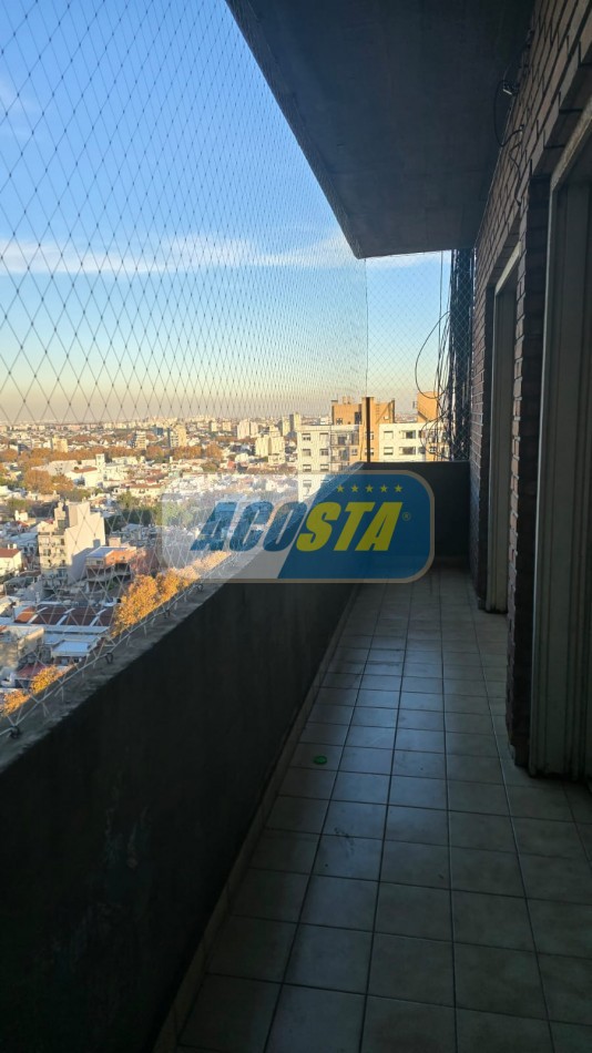 DEPARTAMENTO DE 3 AMBIENTES CON BALCON Y COCHERA