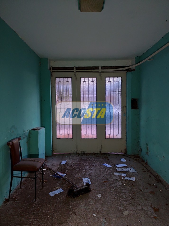 CASA 3 AMBIENTES CON GARAJE Y PATIO, PARA REFACCIONAR O CONSTRUIR