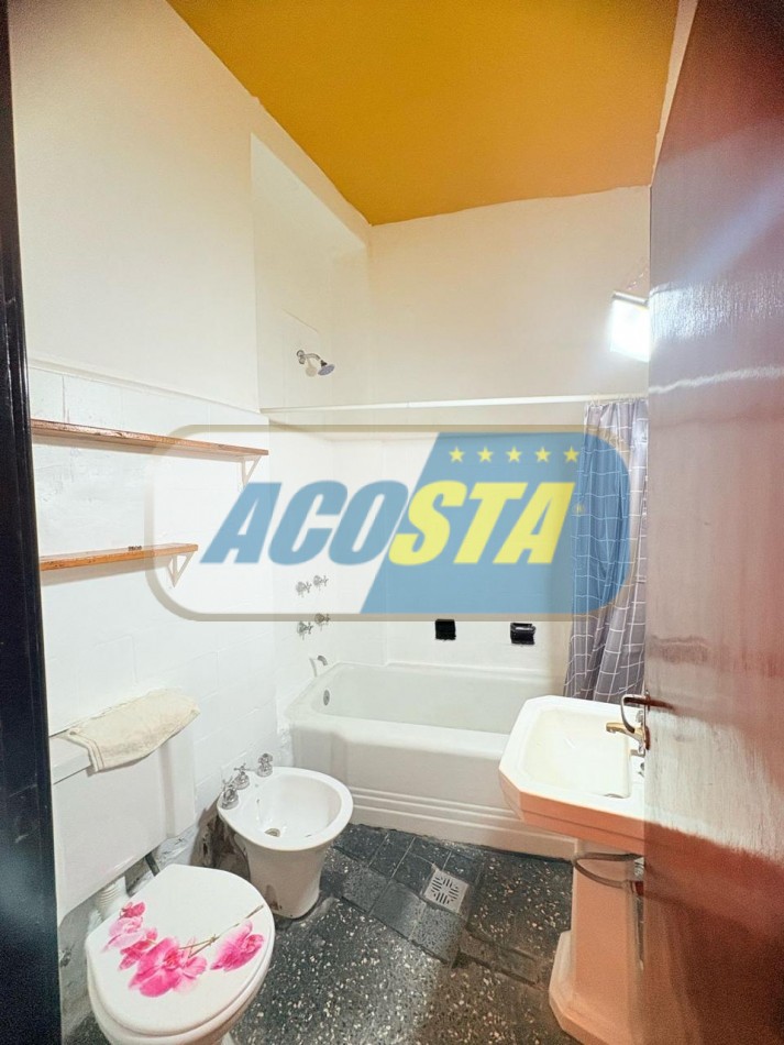 ALQUILER DTO 2 AMBIENTES Y MEDIO, CON PATIO, SIN EXPENSAS, AV. E. CASTRO