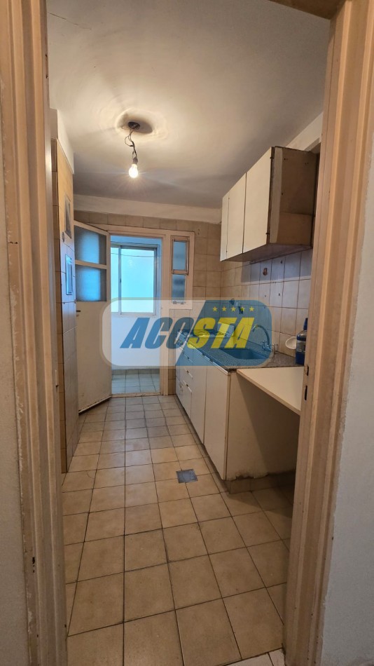 DEPARTAMENTO DE 3 AMBIENTES CON BALCON Y COCHERA
