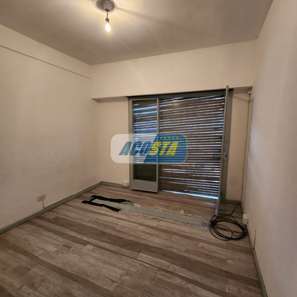 DEPARTAMENTO 4 AMBIENTES, AL FRENTE CON BALCON