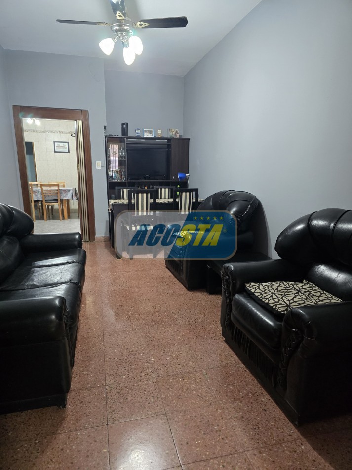 PH de 5 ambientes al frente con entrada independiente + taller/deposito 
