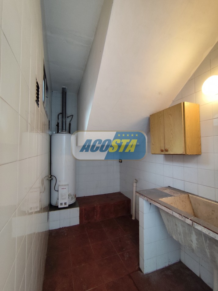 ALQUILER CASA 3 AMBIENTES CON GARAJE Y JARDIN