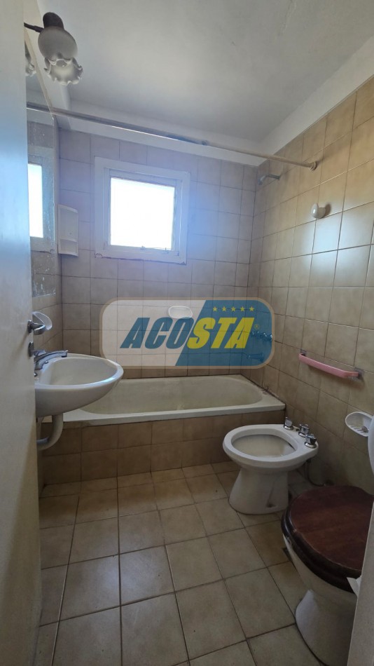 DEPARTAMENTO DE 3 AMBIENTES CON BALCON Y COCHERA