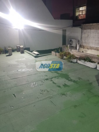 2 AMBIENTES CON TERRAZA EN LINIERS. IDEAL PARA REFACCIONAR Y AMPLIAR