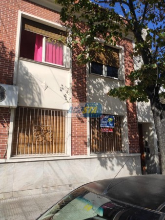 PH 4 AMBIENTES P.B. AL FRENTE, A REFACCIONAR, A MTS PLENO CENTRO COMERCIAL MATADEROS.