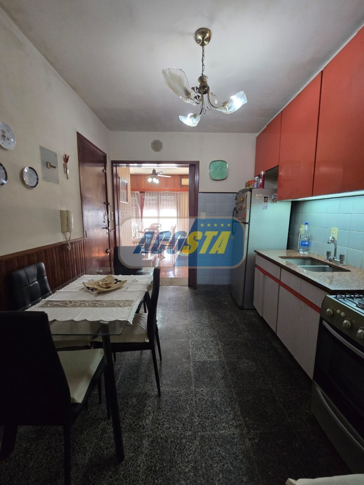 DEPARTAMENTO DE 3 AMB. AL FRENTE CON BALCON