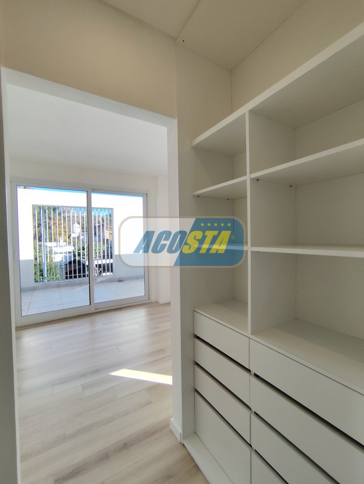 CASA 5 AMBIENTES A ESTRENAR CON JARDIN Y PISCINA, BARRIO NAON, UNICA!!