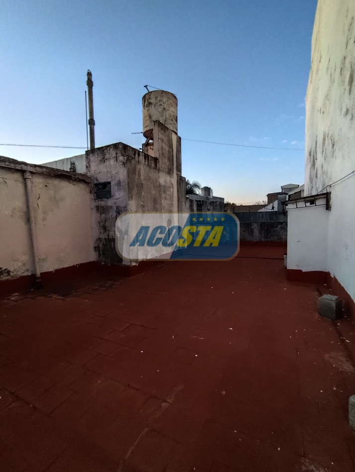 CASA 3 AMBIENTES CON GARAJE Y PATIO, PARA REFACCIONAR O CONSTRUIR