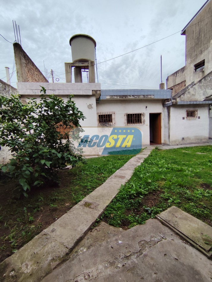 ALQUILER CASA 3 AMBIENTES CON GARAJE Y JARDIN