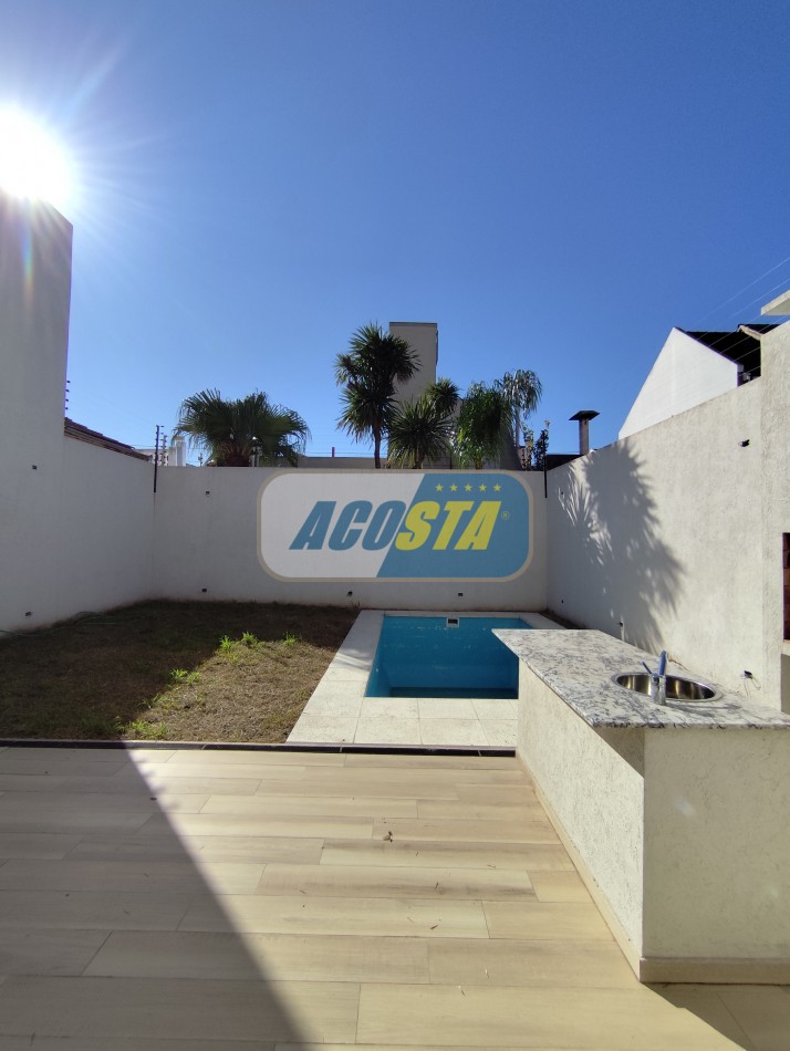 CASA 5 AMBIENTES A ESTRENAR CON JARDIN Y PISCINA, BARRIO NAON, UNICA!!