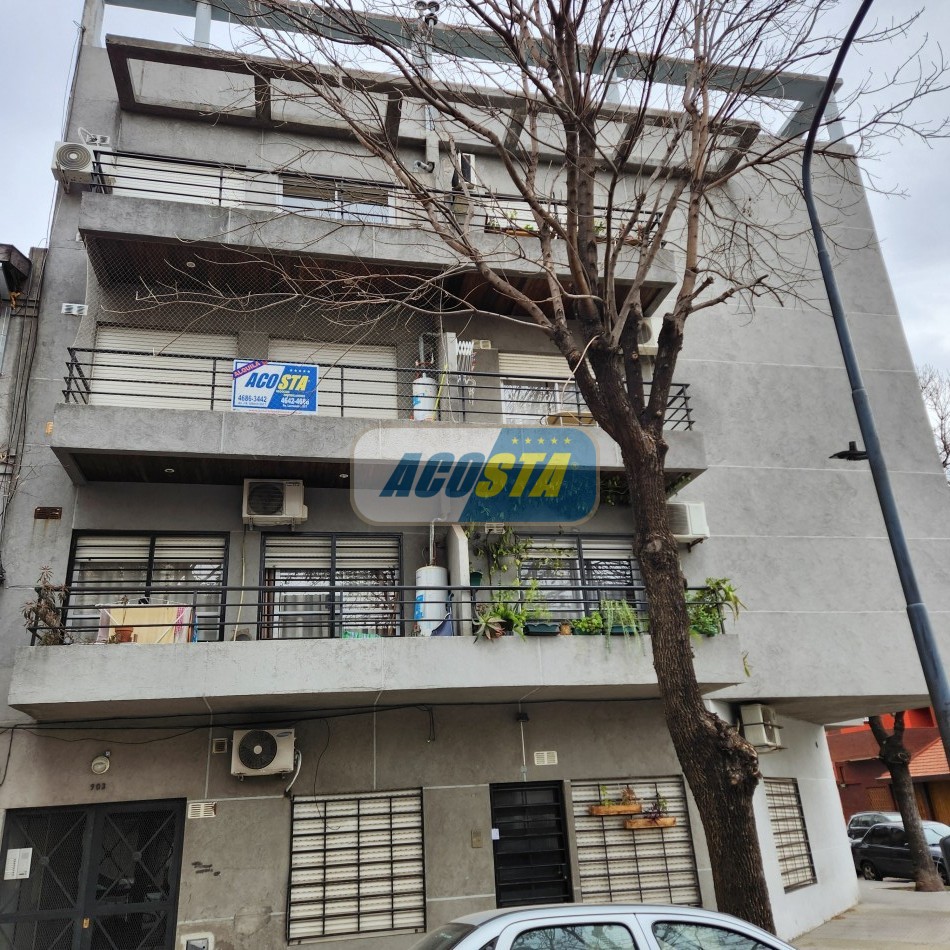 Monoambiente al frente.