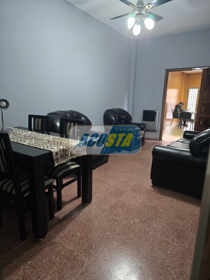 PH de 5 ambientes al frente con entrada independiente + taller/deposito 