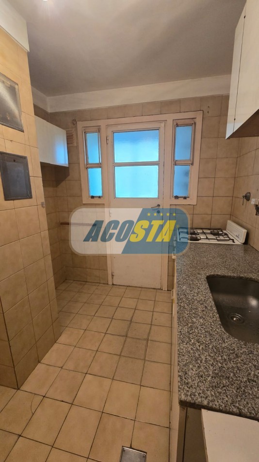 DEPARTAMENTO DE 3 AMBIENTES CON BALCON Y COCHERA