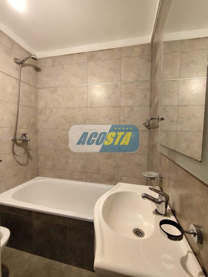 ALQUILER MONOAMBIENTE CON COCHERA Y PATIO, BARRIO NAON