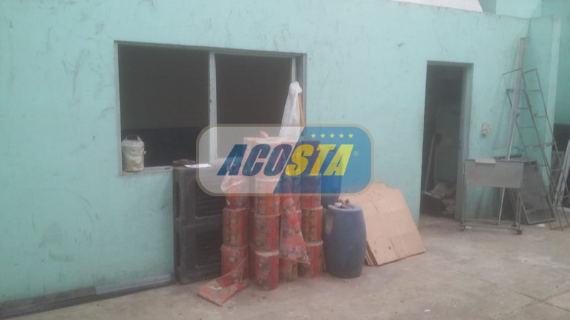 GALPON CON VIVIENDA DE 3 AMBIENTES CON SALIDA A DOS CALLES