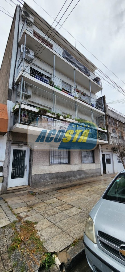 DEPARTAMENTO 4 AMBIENTES, AL FRENTE CON BALCON